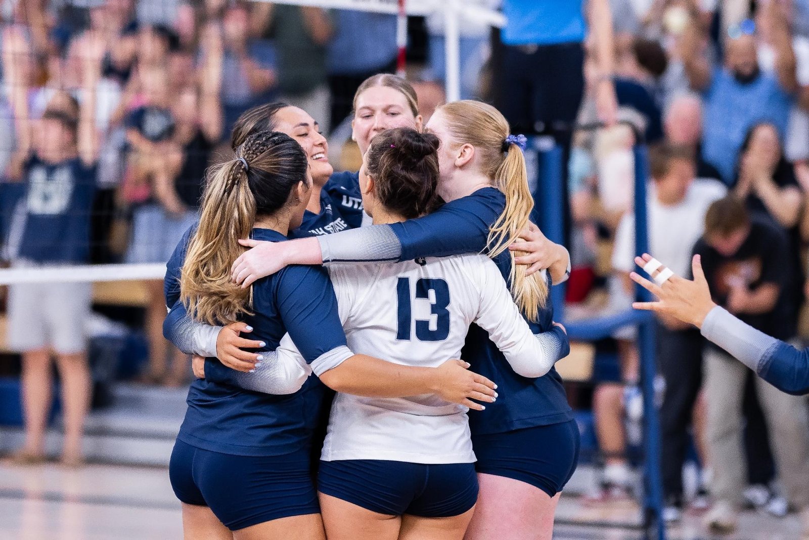 Utah State Volleyball Achieves Sweeping Victory Against Utah in Front